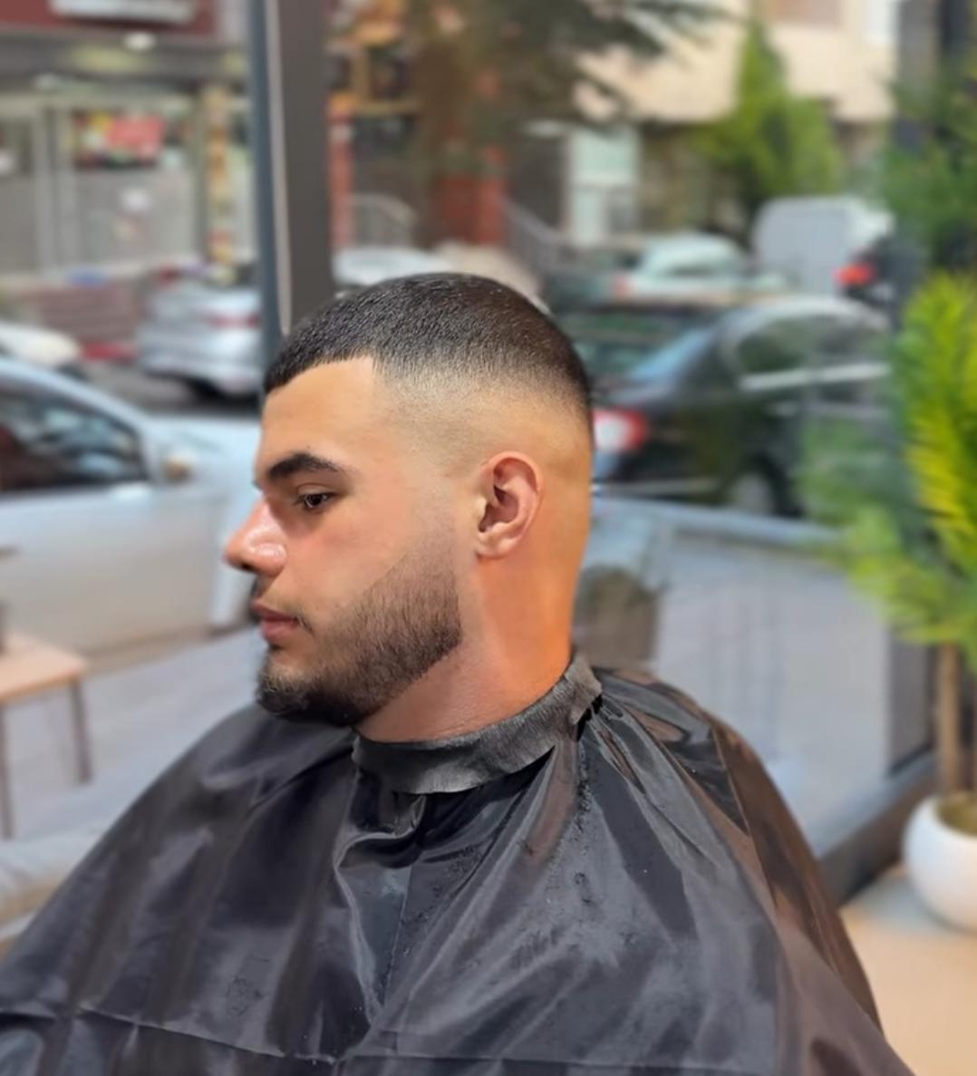 Skin fade kesim ve sakal tasarımı